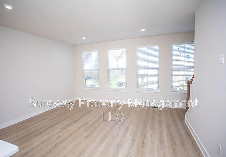 8 Foxwood Dr — Photo 15