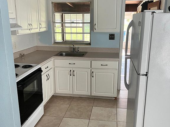 5th image of 1655 N Richland Ave