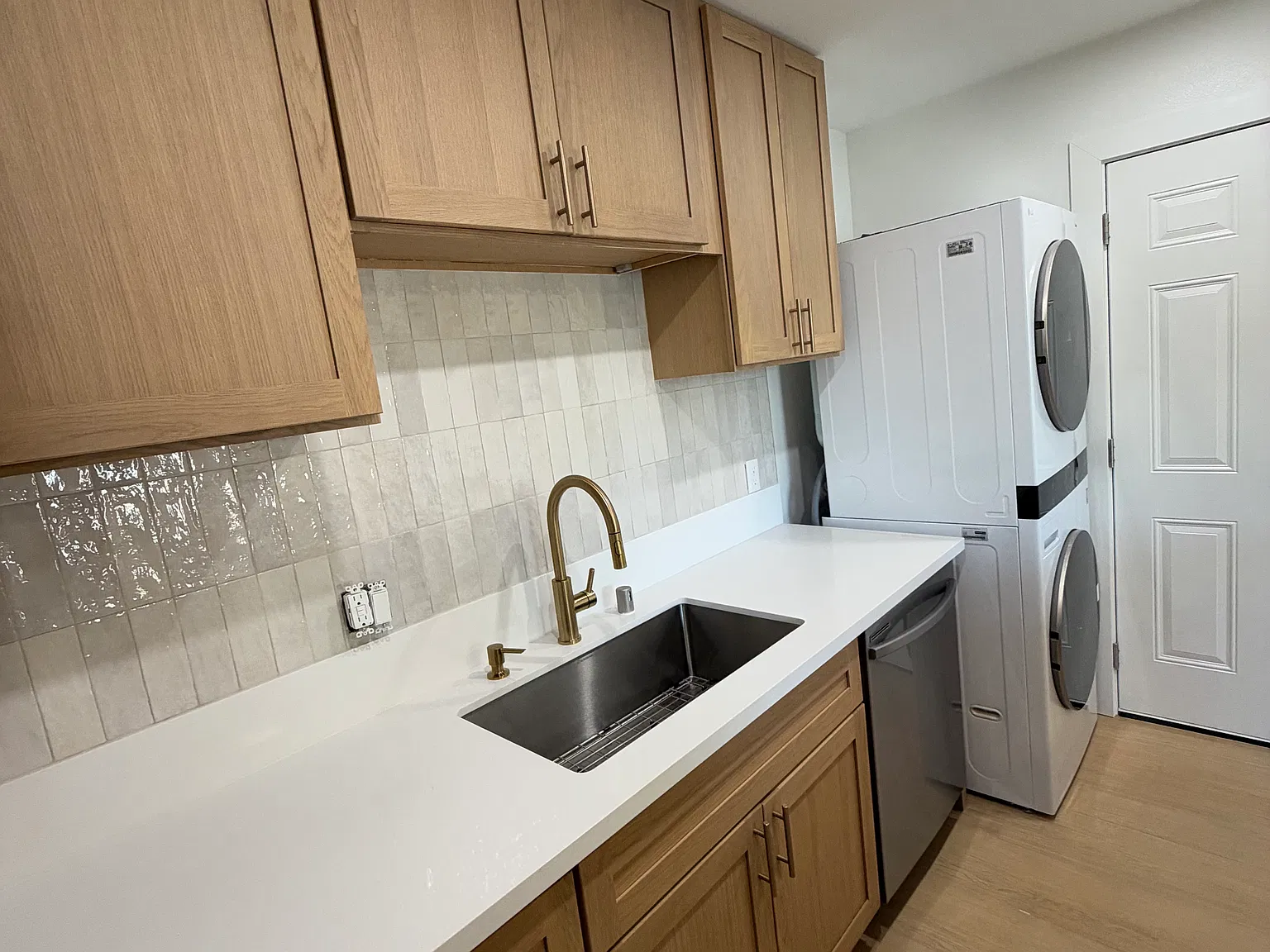 2 bed, 900 sqft, $3,800 — Photo 3