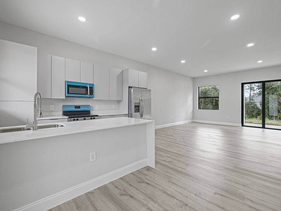 1st image of 4458 29th St SW
