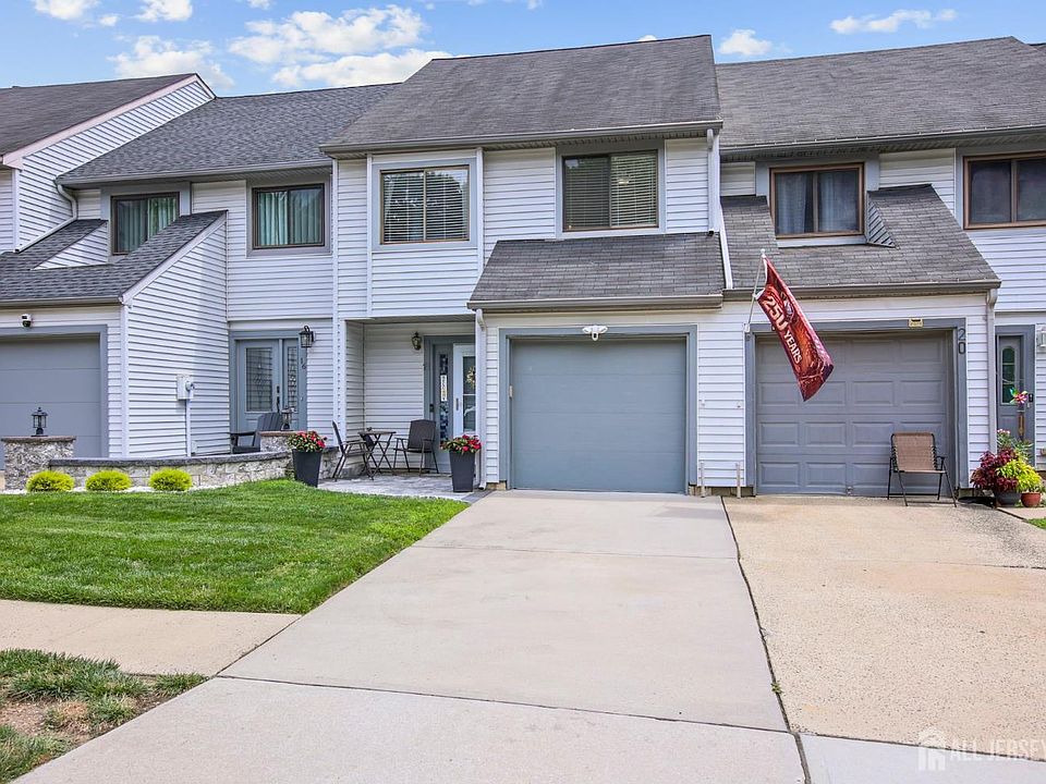 1st image of 18 Lexington Cir