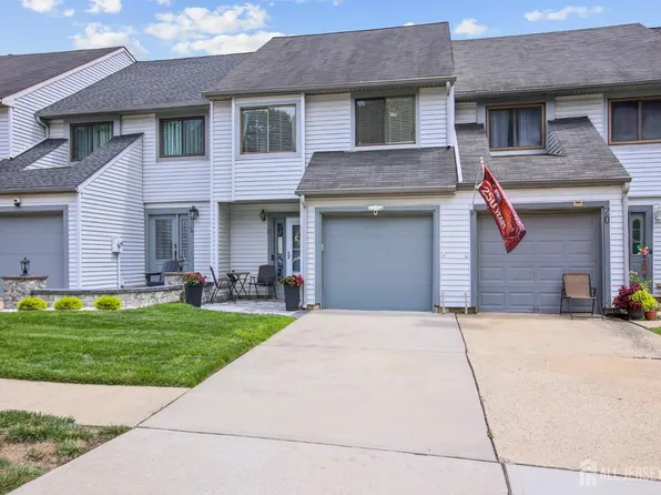 18 Lexington Cir, Matawan, NJ 07747