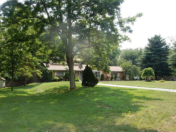 3rd image of 28325 W Huron River Dr