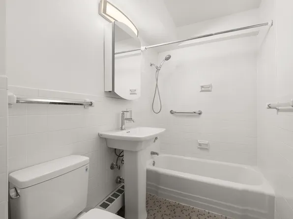 401 East 65th Street 11G image 5 of 5