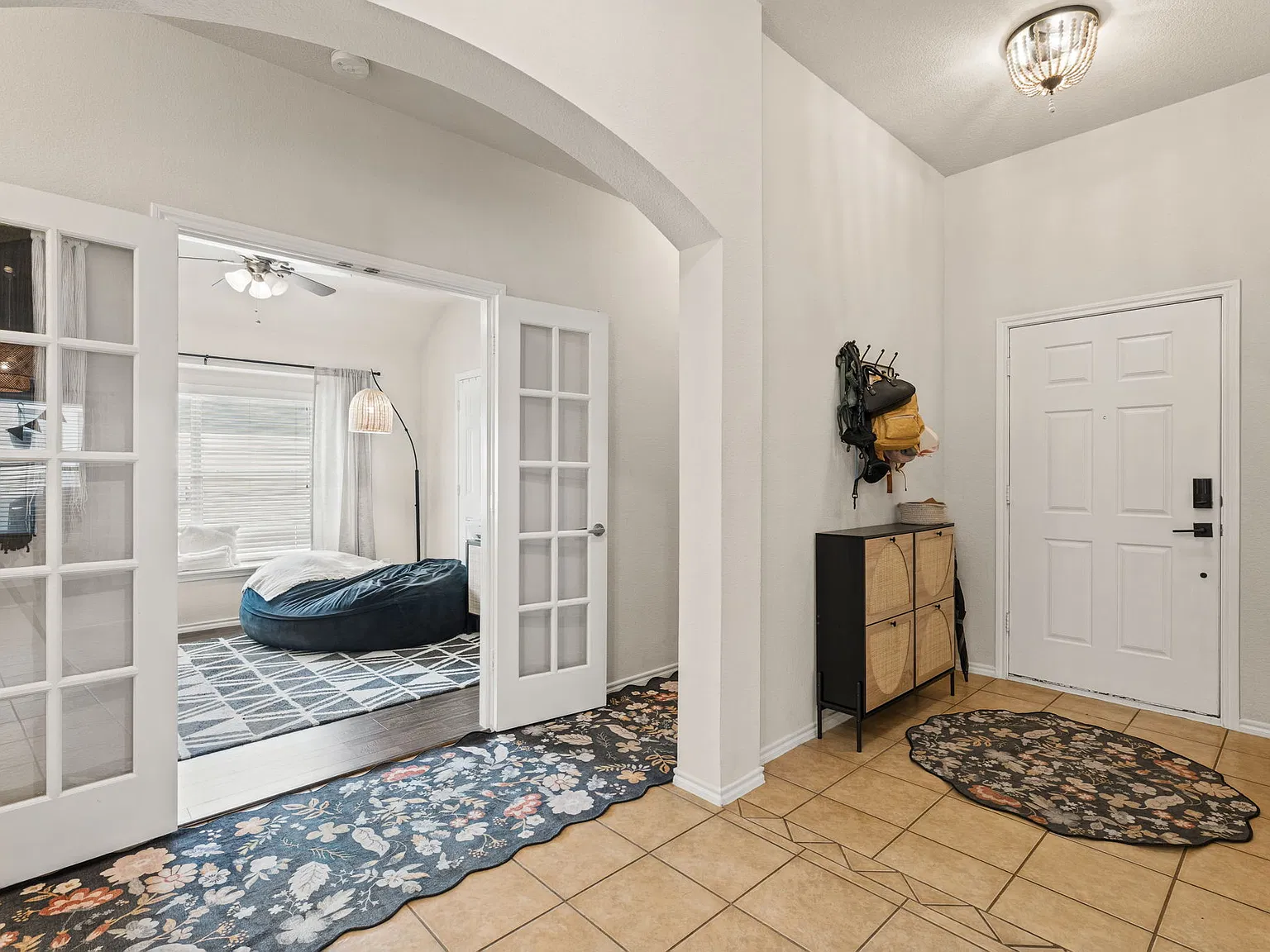 4 bed, 2035 sqft, $2,850 — Photo 2