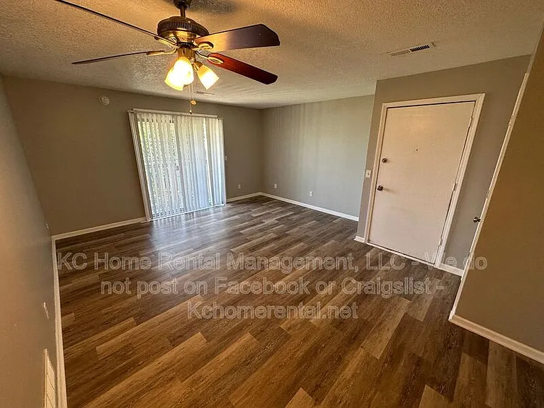211 NW Barr Rd #C — Photo 11