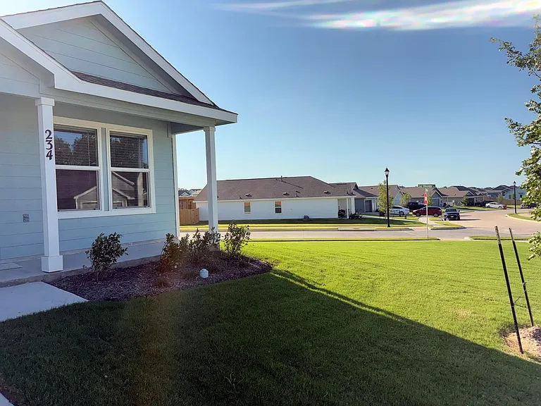 234 Hidden Meadows Dr — Photo 2