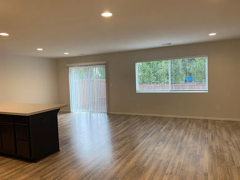 537 NE 138th Pl — Photo 7