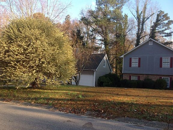 4th image of 835 Wayside Dr