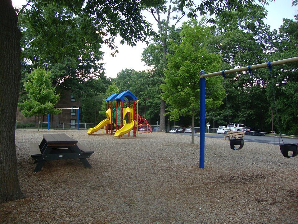 2nd image of 11200 Chestnut Grove Sq APT 301