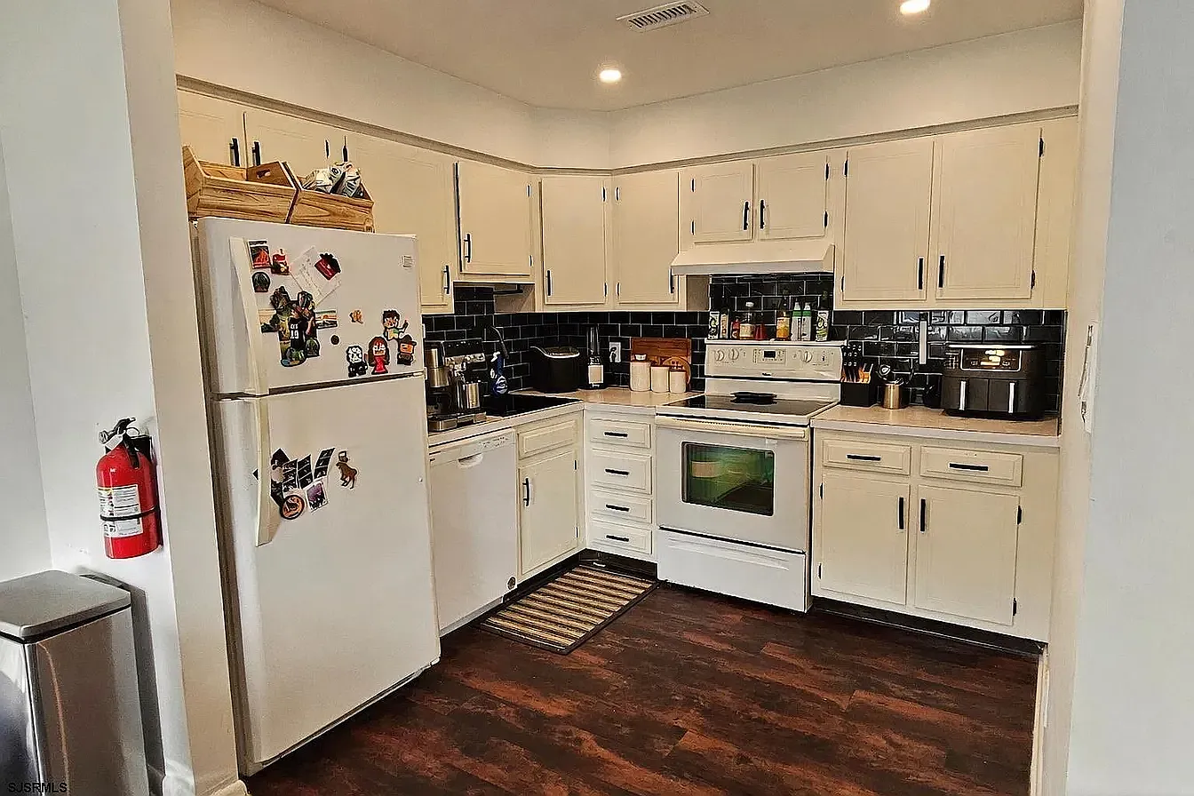 1 bed, 894 sqft, $1,700 — Photo 4