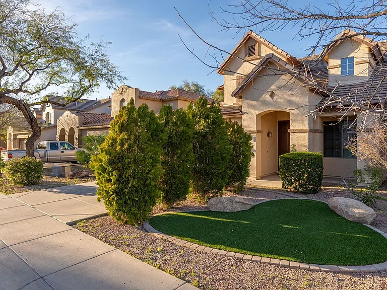 1546 E Nightingale Ln — Photo 3