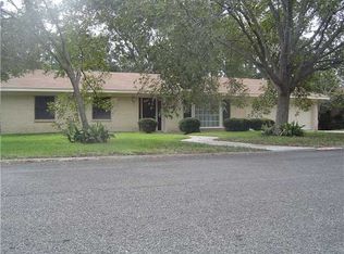 1307 Kent St, Taylor, TX 76574