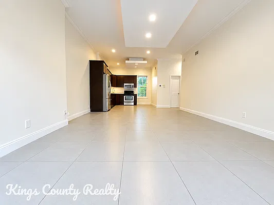 Living room, photo 2