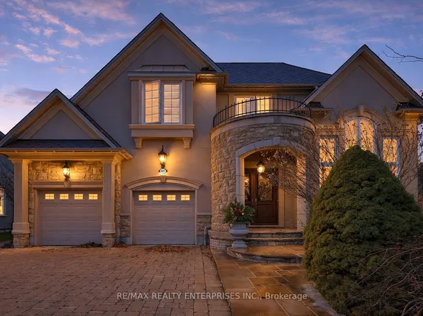 683 Canyon St, Mississauga, ON L5H 4L9