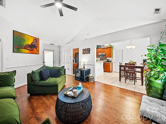 5th image of 2613 Parkwest Dr