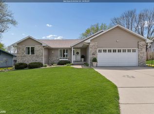 105 Woodlane Dr, Clear Lake, IA 50428