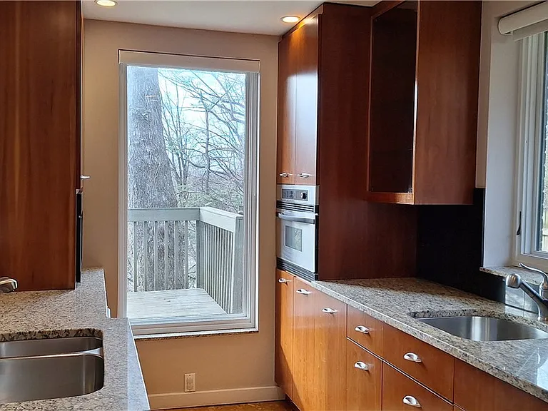 90 E Woodland Rd — Photo 23