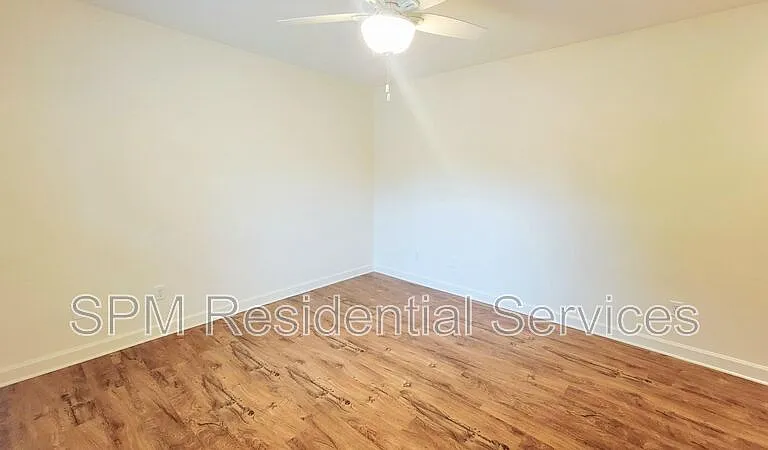 408 Pine Hills Dr — Photo 9
