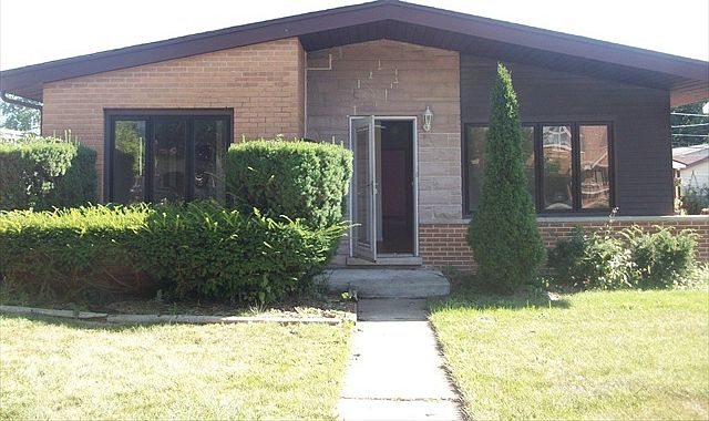 1st image of 8419 W Clara Dr