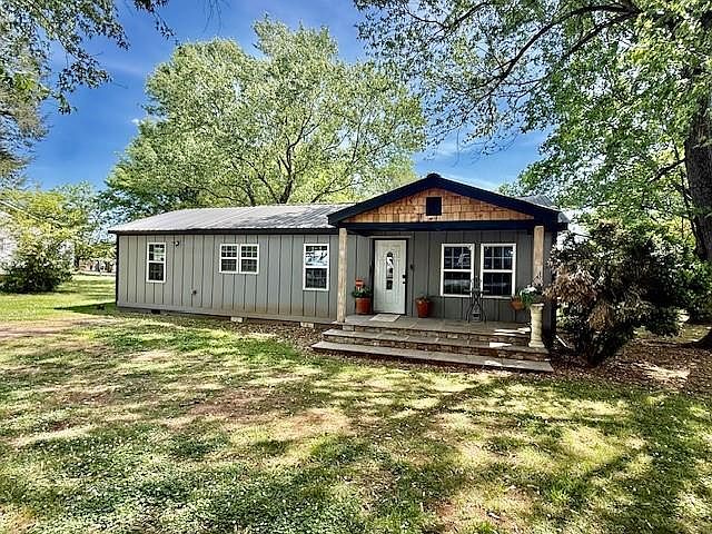 1st image of 206 West Dr