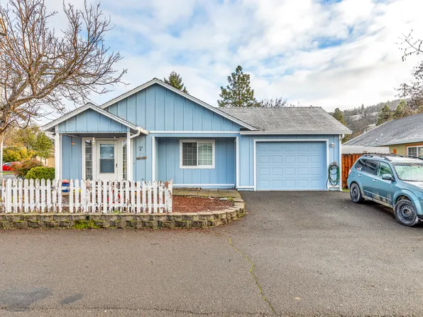 124 N Shasta Ave APT A, Eagle Pt, OR 97524