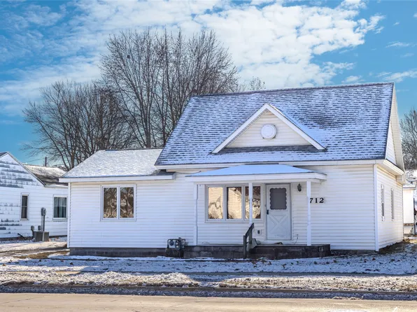 712 E 1st St, Grimes, IA 50111