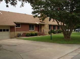 3 Sherry Dell Dr, Hampton, VA 23666