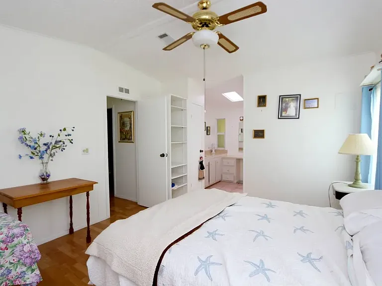 6357 Lichfield Ln — Photo 5