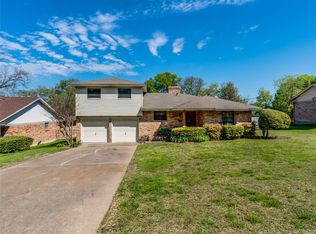 201 W Lanett Dr, Desoto, TX 75115
