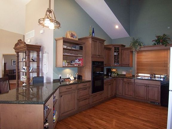 4th image of 692 Royal Oak Ct