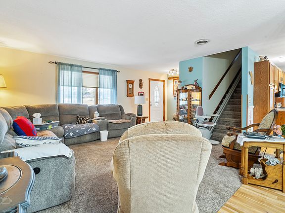 5th image of 1088 Yale Ave