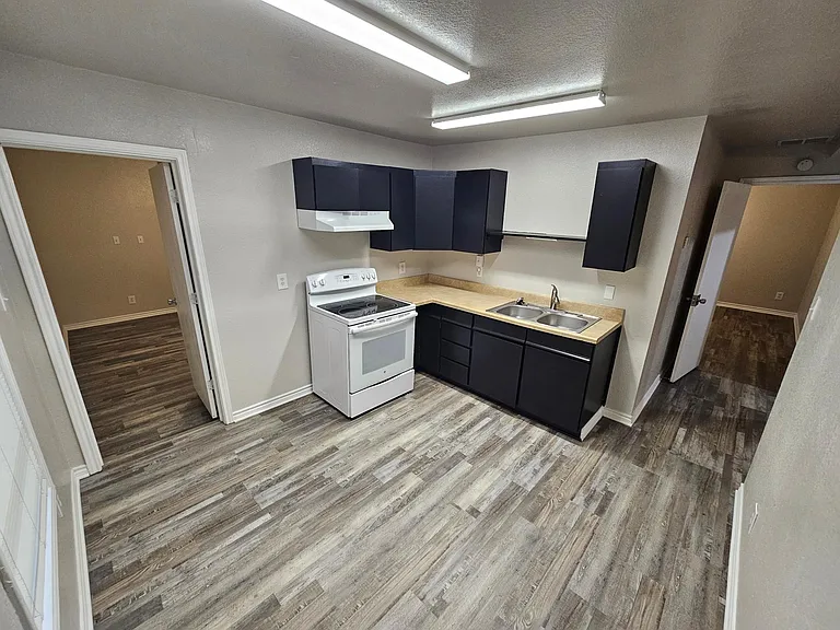 811 S 21st St — Photo 3
