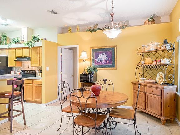 4th image of 2101 Willesdon Dr E