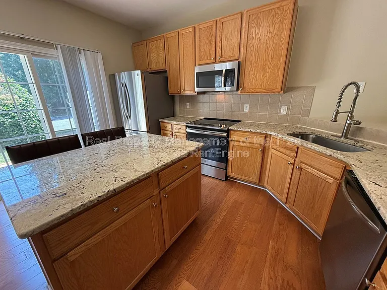 3930 Fountain Village Cir — Photo 9