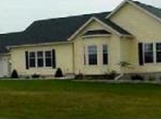 759 Hawks Pointe Ln, Clinton, IA 52732