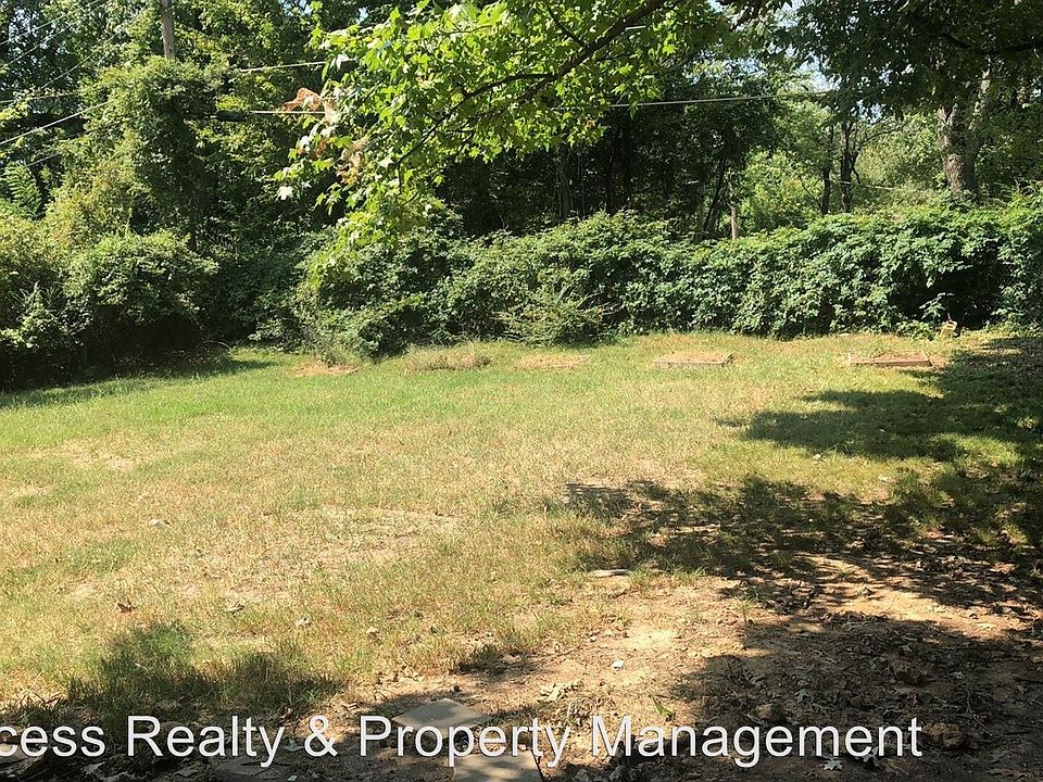 2nd image of 2389 Imogene St