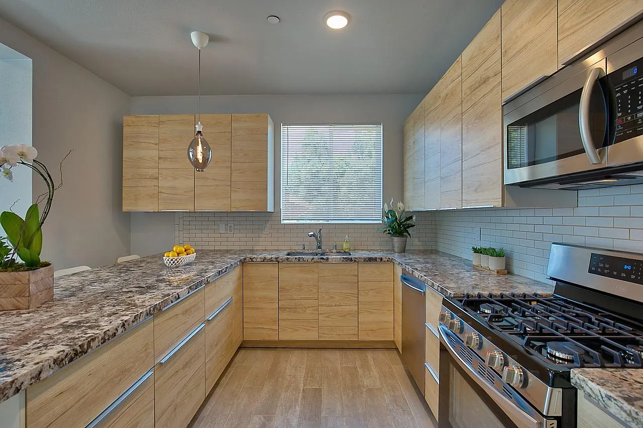 2 bed, 2.5 bath, 1400 sqft, $3,785 — Photo 4