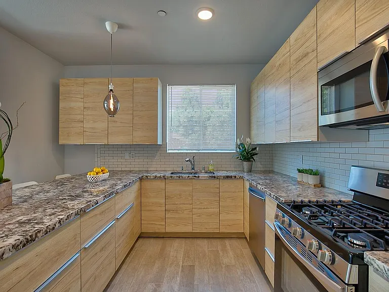 3732 Ash St — Photo 3