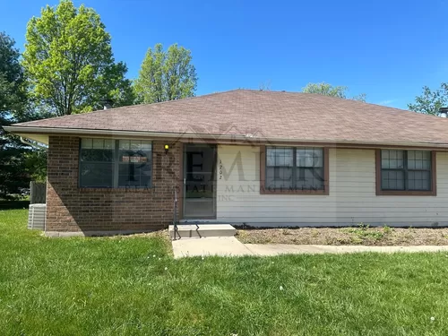 $1350 / mo - 3 Bedroom 2 Bath Duplex -1702 S Swope Dr, Independence, MO Photo 1