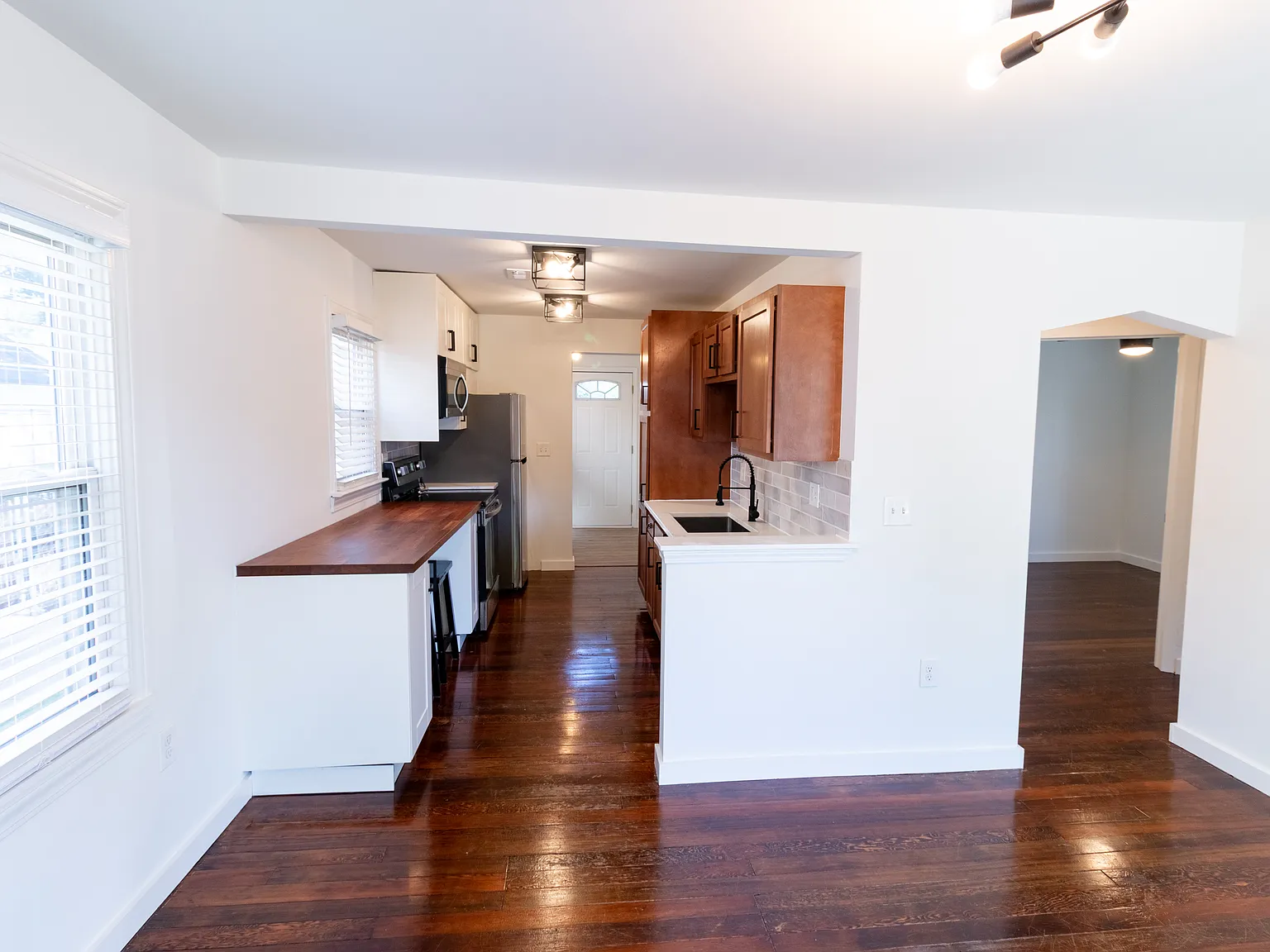 2 bed, 716 sqft, $1,400 — Photo 3