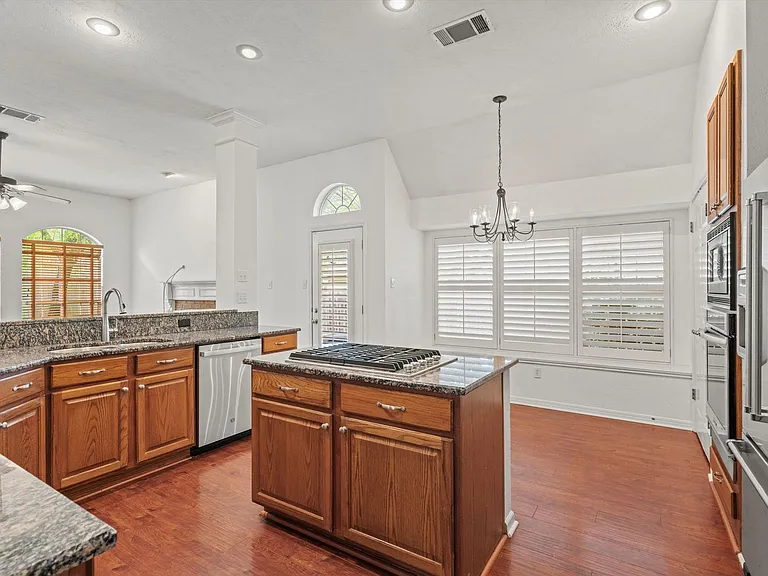 7902 Isaac Pryor Dr — Photo 8