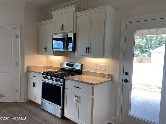 5th image of 318 Appleby Way
