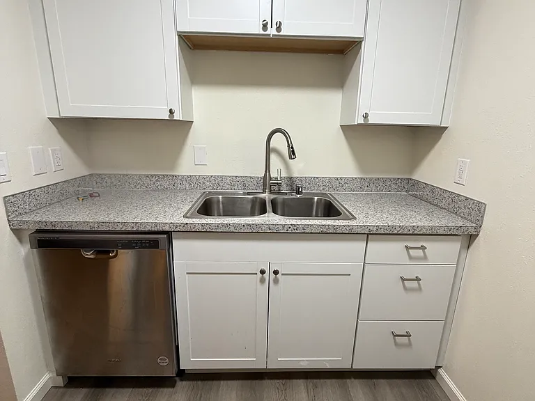 Foothills Apartments — Photo 11