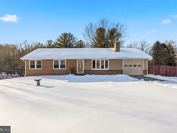 2nd image of 5884 Woodbine Rd