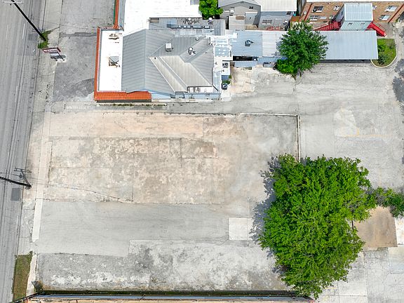 5th image of 3214 E Broadway