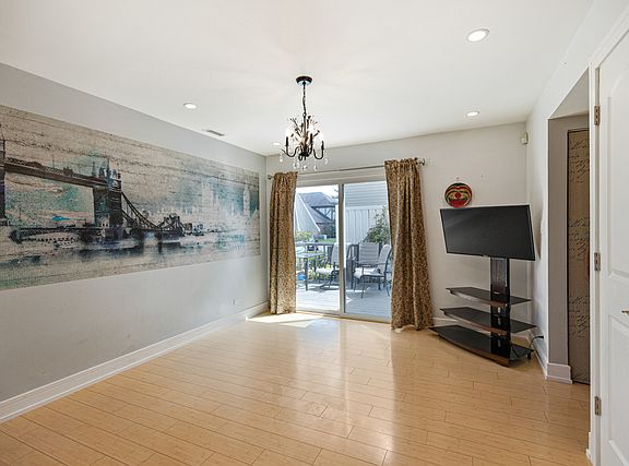 5th image of 1257 E Canterbury Trl #5-62