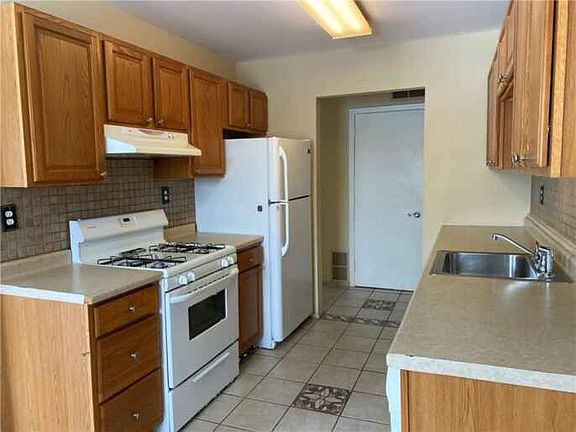 3rd image of 100 Hillside Dr APT G13