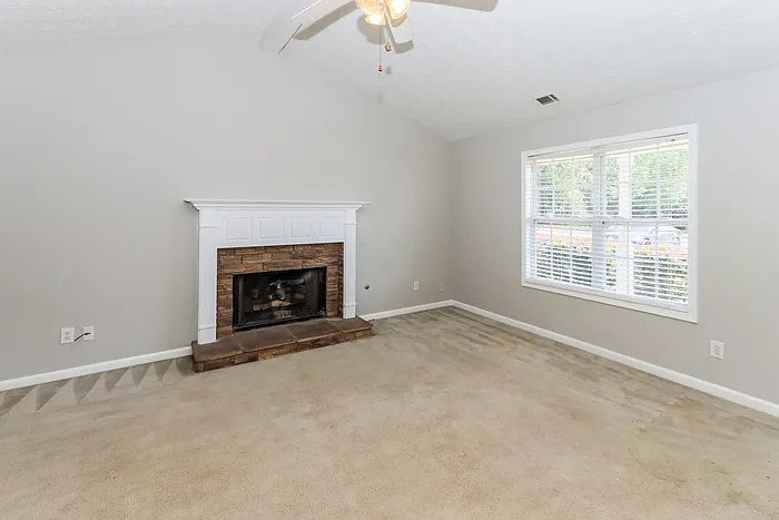 3 bed, 2.0 bath, 1632 sqft, $1,845 — Photo 3