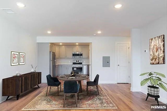 111 Monroe St #15 — Photo 4